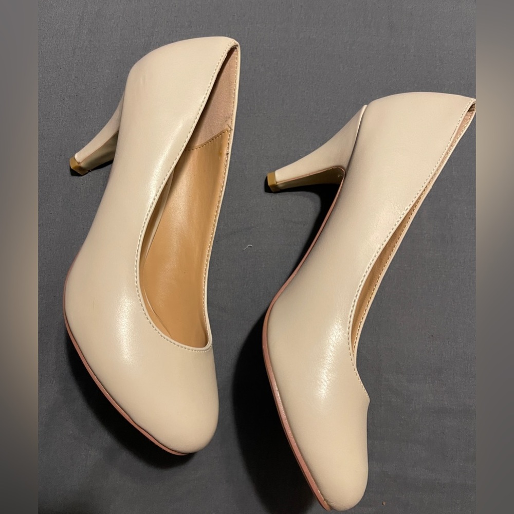 Brinley Co. Women’s Round Toe Nude Pump, Size 10